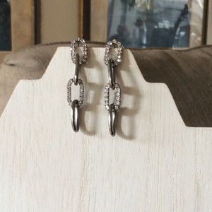 CACHE CRYSTAL AND GUNMETAL EARRINGS😍 NWOT!!!